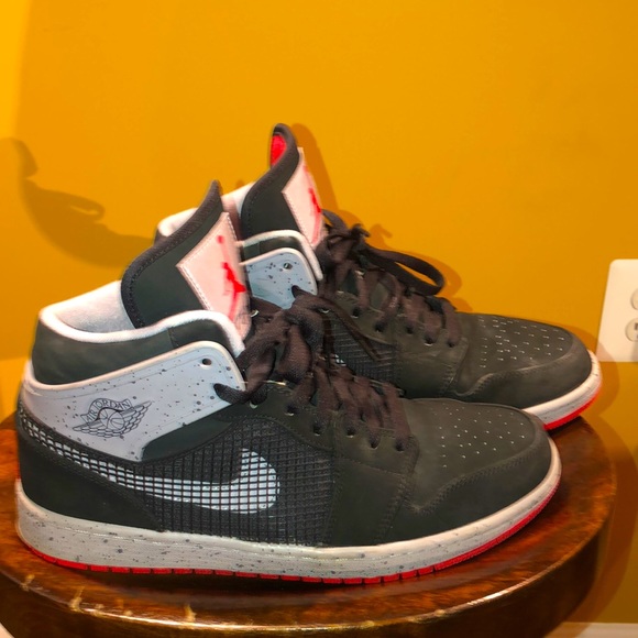 Nike Air Jordan 1 - Black Cement - Mens size 10.5 - Retro Jordan 1’s - WOW!!